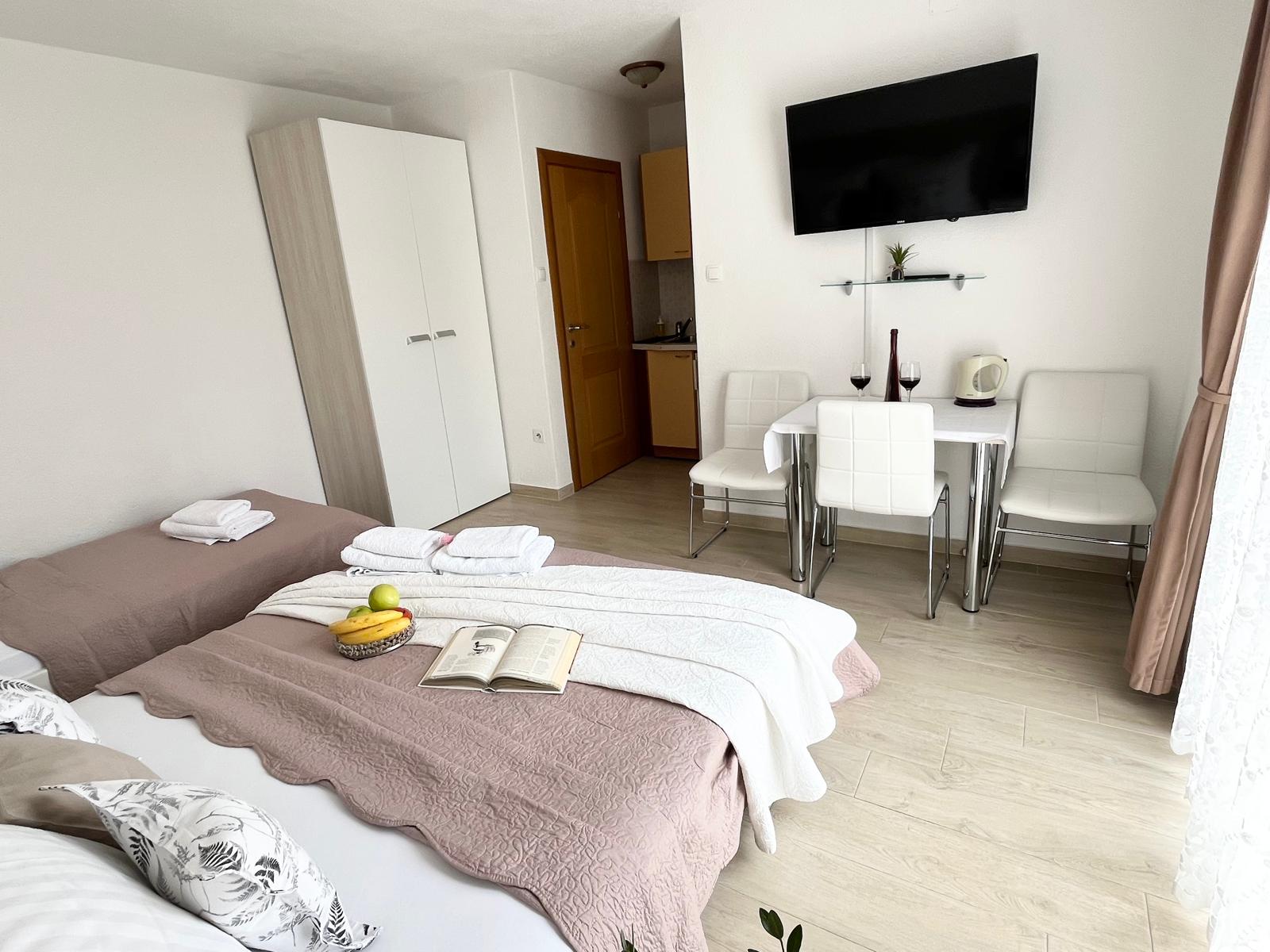 4-Person Big Apartment